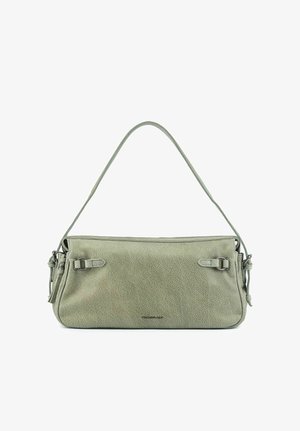 Lichtgroene leren schoudertas met een enkele lange band, metalen gespsdetails en het merklogo in het midden aan de voorkant.