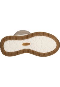 Gestructureerde bruine rubberen buitenzool met een witte tussenzool, met een geometrisch patroon en branding. Ronde vorm, ontworpen voor grip.