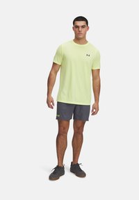 Under Armour VANISH WOVEN GRAPHIC - Sports shorts - castlerock high vis yellow