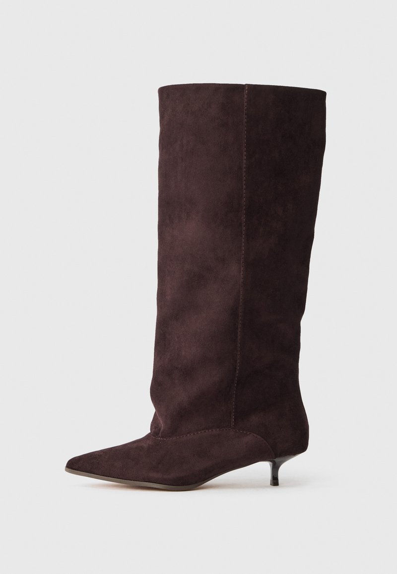 Pointed-toe knee-high boots in dark burgundy suede, featuring a slim kitten heel and seamless construction with a subtle texture.