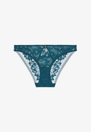 Culotte hipster en dentelle bleu sarcelle présentant des motifs floraux, des bords festonnés et un petit charm en or au centre devant. Texture semi-transparente.