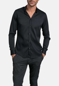 BENSON & CHERRY CHEMISE - Chemise classique - noire