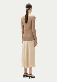 GOBI Cashmere Stickad tröja - brown