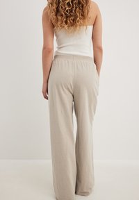 NA-KD Pantaloni - beige