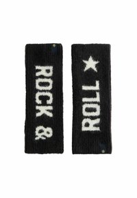Czarne dzianinowe opaski na nadgarstek mają biały tekst "ROCK &" na jednej z nich oraz "ROLL" z akcentem gwiazdki na drugiej, miękka textura i prostokątny kształt.