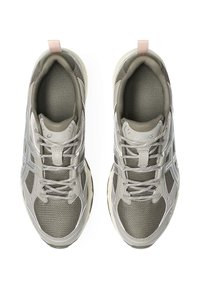 ASICS SportStyle GEL - NUNOBIKI - Tenisky - dark taupe pure silver