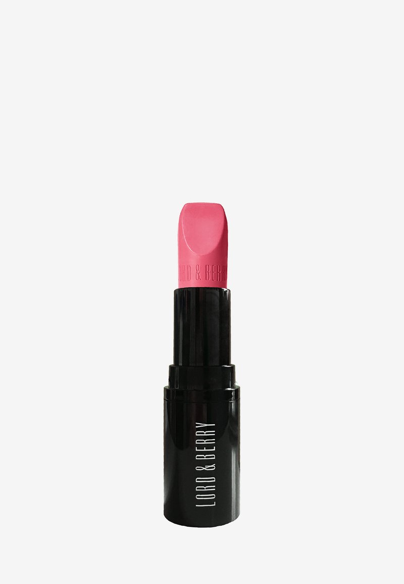Roze lippenstift in een zwarte draaibus, met een taps toelopende punt. De bus heeft een glanzende afwerking met witte gravure van "LORD & BERRY".