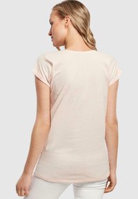 Merchcode THINKING COMIC EXTENDED SHOULDER TEE - T-shirts print - pink