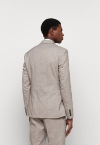 Isaac Dewhirst THE WEDDING SUIT SET - Fato - brown