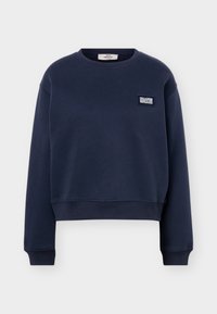 Μπλε ναυτικό φούτερ με στρογγυλή λαιμόκοψη, μακριά μανίκια και ένα μικρό τετράγωνο ταμπελάκι με το λογότυπο Mads Nørgaard στο αριστερό στήθος.