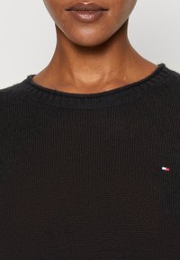 Tommy Hilfiger SOFT SWEATER - Strickpullover - black