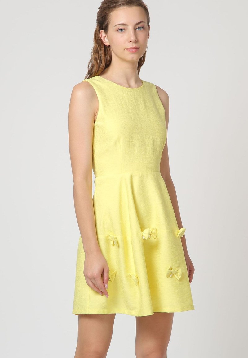 Outfitters Nation Vestido informal - amrillo