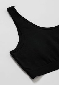 Schwarzer Baumwoll-Bralette mit Rundhalsausschnitt, schmalen Trägern und nahtlosem Design sowie einem elastischen Bund an der Unterseite.