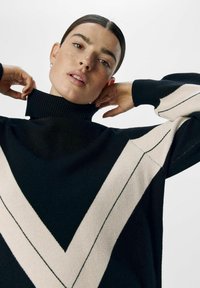 Object OBJRAY ROLL NECK - Abito in maglia - black