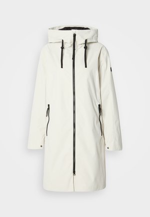 Parka impermeable blanca con cremallera frontal negra, dos bolsillos laterales, capucha ajustable y cordones negros. Textura suave y diseño de longitud media.
