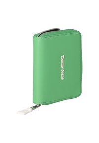 Portefeuille en cuir synthétique vert avec une fermeture éclair, arborant un logo "Tommy Jeans" argenté à l'avant et une texture lisse.