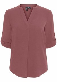 Blusa rosso mattone realizzata in tessuto leggero, con scollatura a V, maniche a tre quarti con risvolti e orlo arrotondato.