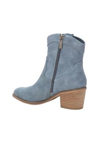 Stivaletto blu in suede con zip laterale, dettagli di cucitura curva e tacco a blocco in legno stratificato per un tocco di texture e dettaglio.