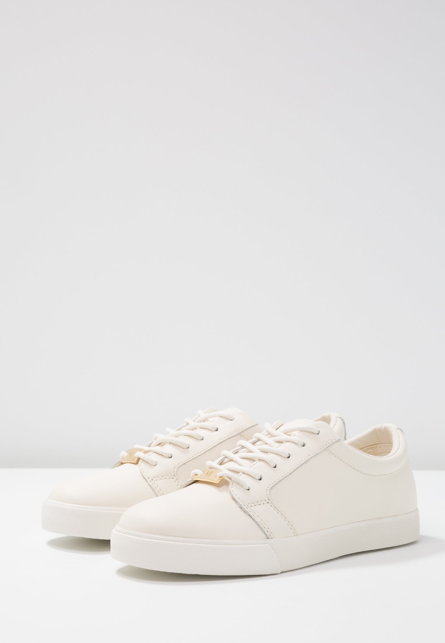 reaba leather trainer