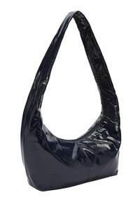 Niebieska torba na ramię o połyskującej powierzchni, o zaokrąglonym kształcie i pojedynczym pasku. Posiada zamek błyskawiczny oraz gładką, błyszczącą teksturę.