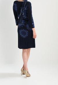 Desigual Pletené šaty - blue