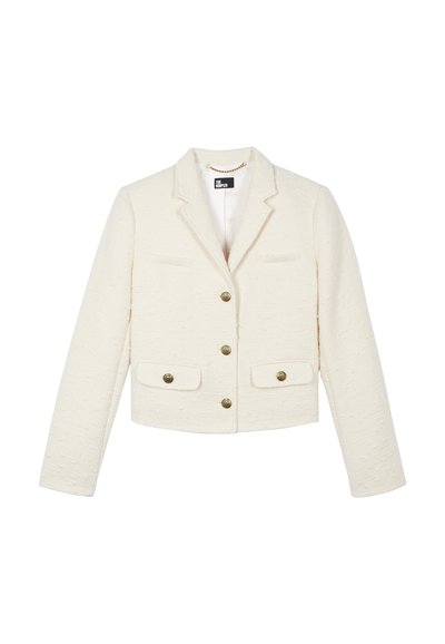 Veste courte blanche en tissu texturé, dotée d'un col à revers, de deux poches avant et de boutons ton or.