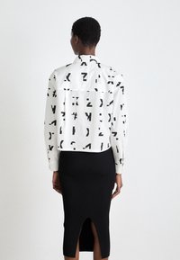 Marc Cain Nööpidega pluus - offwhite