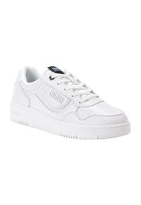 Sneaker bianche con tomaia in sintetico liscio dotata di perforazioni, design con lacci, colletto imbottito e suola in gomma testurizzata.