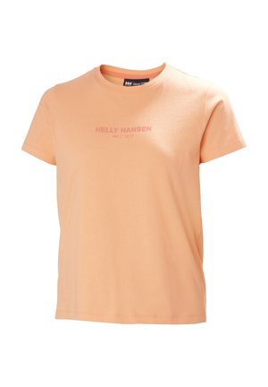 Camiseta de manga corta color naranja claro con cuello redondo, con el logo "Helly Hansen" y el texto "HH // 1877" impresos en rosa en el pecho.