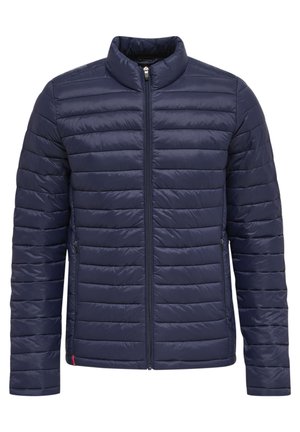 Navy gesteppte Jacke mit hohem Kragen, Reißverschluss vorne und seitlichen Taschen. Besitzt horizontale Nähte für Textur und Wärme.