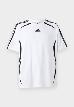 Witte sportieve t-shirt met zwarte zijsstrips en een Adidas-logo op de borst. Gemaakt van lichtgewicht stof met korte mouwen.