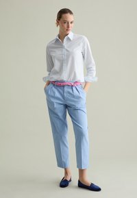 PIOMBO WITH DARTS - Pantaloni - sky blue