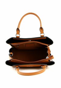 Sac à main en cuir marron avec un accent noir, présentant une forme structurée. L'intérieur est doublé de tissu orange et comprend plusieurs compartiments pour l'organisation.
