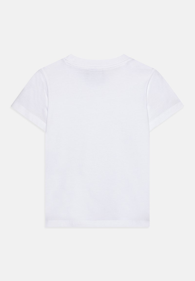 T-shirt bianca in cotone a maniche corte con scollatura rotonda e design semplice, senza motivi o grafiche visibili.