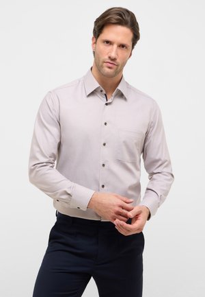 STRUKTURIERT MODERN FIT - Business skjorter - sand