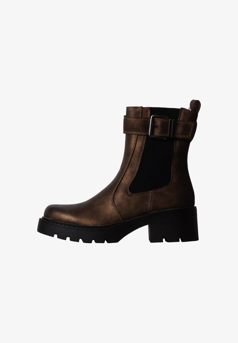 Bottine en cuir marron avec panneau latéral élastique noir, bride à boucle argentée, languette et semelle noire épaisse avec petit talon.