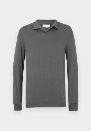 Polo a maniche lunghe grigio con texture a coste verticali, colletto a incavo e abbottonatura senza bottoni. Tessuto morbido con maniche aderenti.