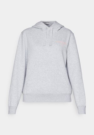 Hoodie gris en tissu doux avec une poche kangourou, capuche à cordon, et poignets côtelés. Présente un logo en texte rose sur le devant.