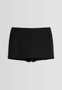 Černé vysoké kraťasy vyrobené z hladkého materiálu, s elegantním designem a minimalistickým stylem bez viditelných zapínání nebo ozdob.