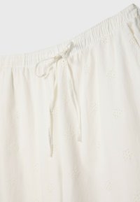 Stradivarius Stoffhose - white