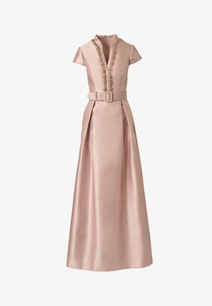 Langes blush-pinkfarbenes Satin-Kleid mit kurzen Ärmeln, floraler Perlenverzierung entlang des V-Ausschnitts und passendem Gürtel mit rechteckiger Schnalle.