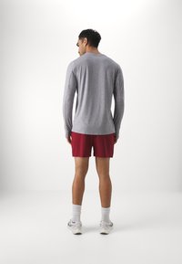 New Balance ESSENTIALS SHORT - Spordišortsid - mercury red