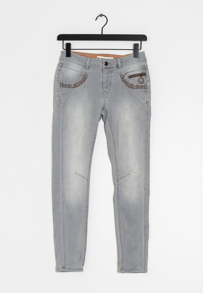 Ljust grå jeans med en åtsittande design, dekorativa fickdetaljer och subtila blekningar. Har dragkedja och knappstängning.