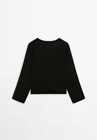 Zwarte cropped trui met lange mouwen, een ronde hals en een textuur van lichtgewicht breimateriaal. Geen zichtbare merkgeving of patronen.