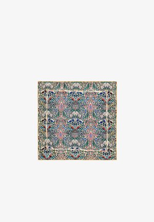 Monivärinen kukkakuosis rug, jossa on monimutkaisia kuvioita, keskiössä valkoinen reuna sinisellä taustalla, valmistettu pehmeästä tekstiilimateriaalista.