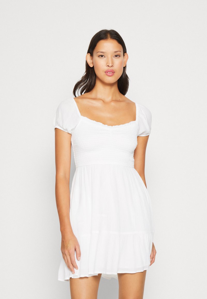 Hollister Co. SMOCKED BODICE FLOATER Jurk white solid/wit Zalando.nl