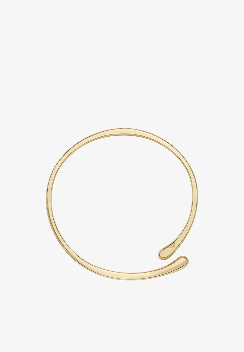 Bracelet manchette en métal couleur or avec un design lisse et incurvé et des extrémités ouvertes. Présente une forme minimaliste avec une finition polie.