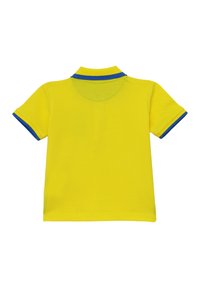 Žluté polo tričko s krátkými rukávy, s modrými akcenty na límci a na leme rukávů. Vyrobeno z hladké tkaniny, s čistým zpracováním.