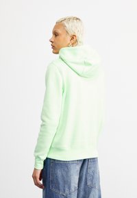 Nike Sportswear HOODIE - Pulover s kapuco - vapor green
