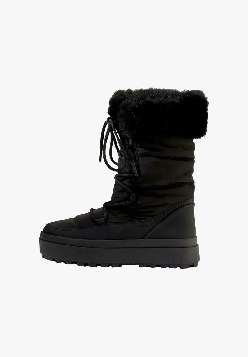 Czarne zimowe buty z pluszowym kołnierzem z futra sztucznego, wyściółka z materiału tekstylnego, sznurowany wzór i teksturowana gumowa podeszwa dla lepszej przyczepności.